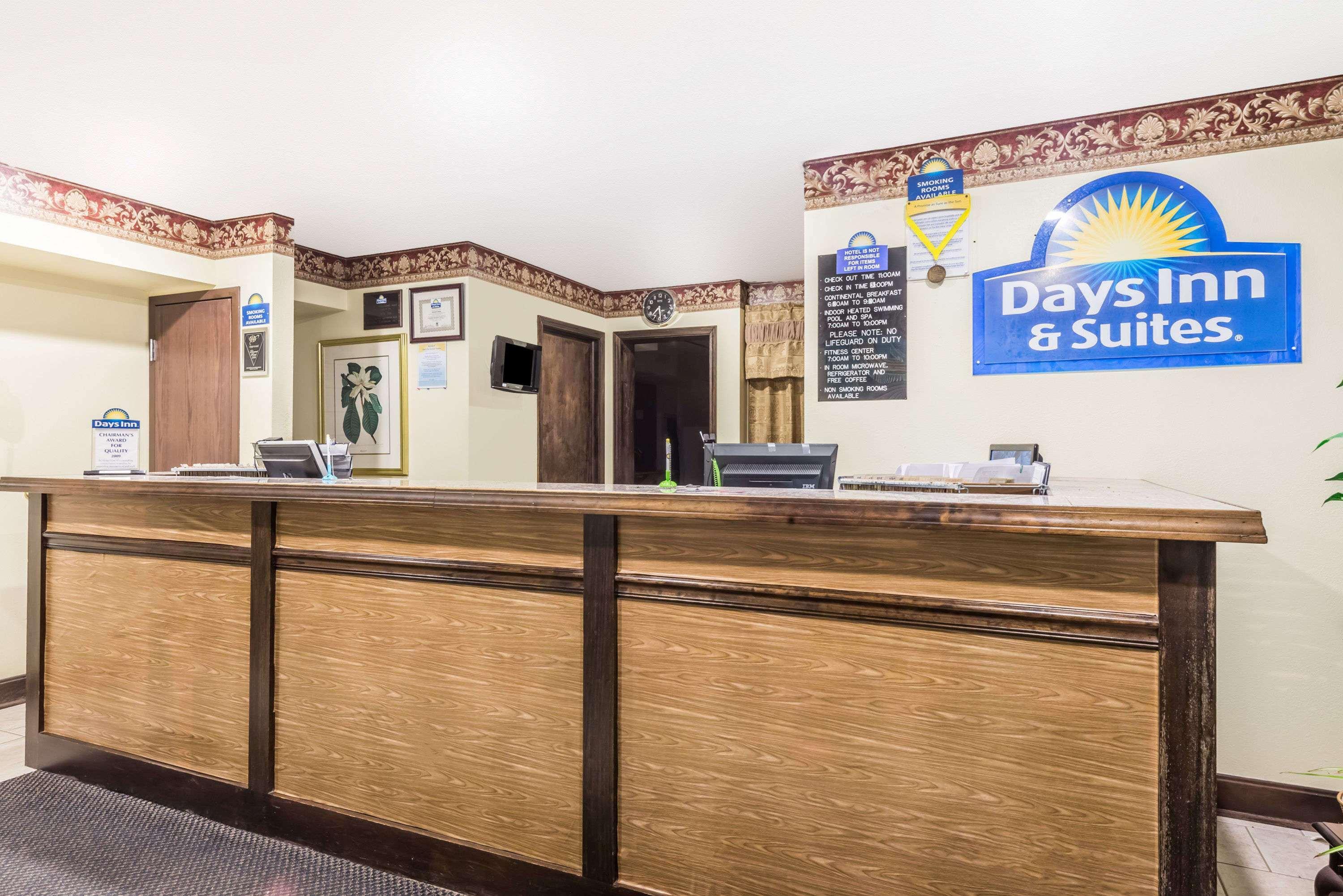 Days Inn & Suites By Wyndham Youngstown / Girard Ohio Eksteriør bilde